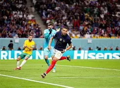 开云手机在线登陆-法国足球联赛球员实力脱颖而出,成为焦点球员