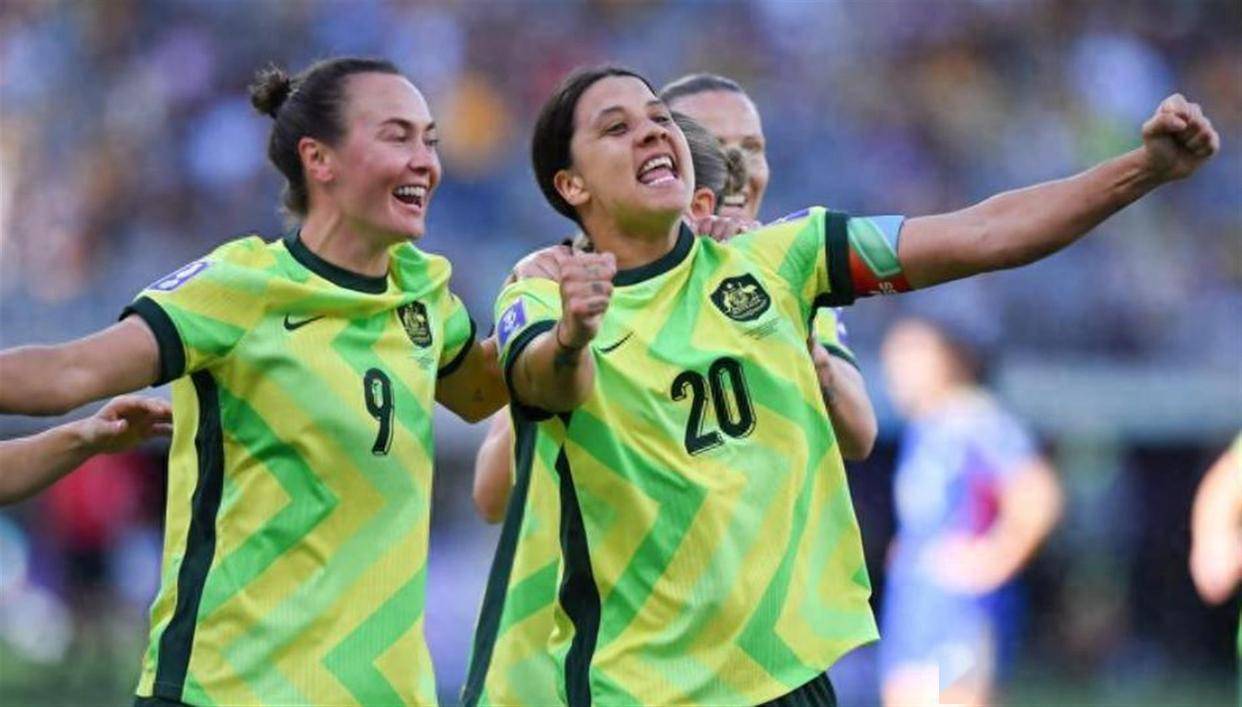 新西兰女足奋力迎战哥伦比亚