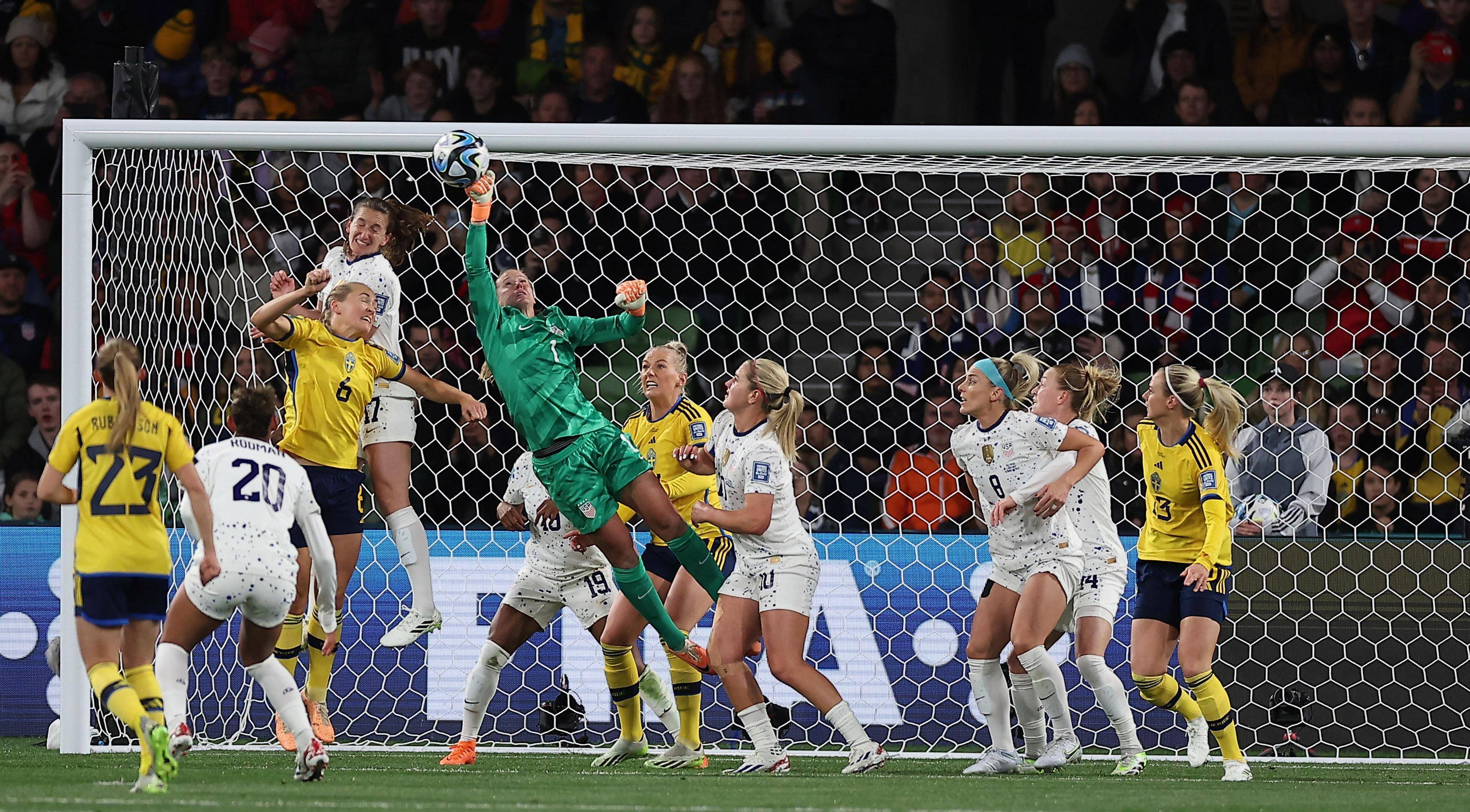 新西兰女足奋力迎战哥伦比亚